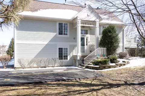 10 New Haven Dr, Cary, IL 60013