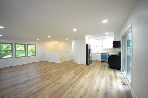 3915 Whispering Trails Dr, Hoffman Estates, IL 60192 photo 3