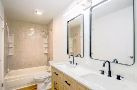 3915 Whispering Trails Dr, Hoffman Estates, IL 60192 photo 6