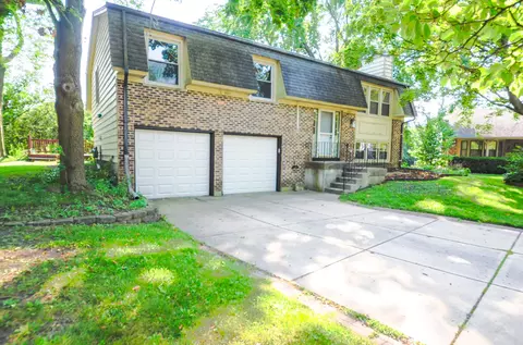 3915 Whispering Trails Dr, Hoffman Estates, IL 60192