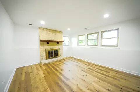 3915 Whispering Trails Dr, Hoffman Estates, IL 60192 photo 9