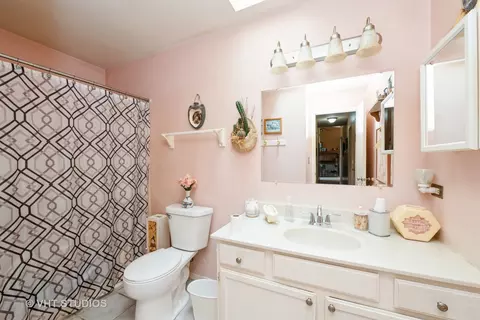 Bath - 507 4th Ave, Marengo, IL 60152 photo 2 of 2