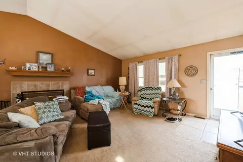 Living - 507 4th Ave, Marengo, IL 60152 photo 1 of 2