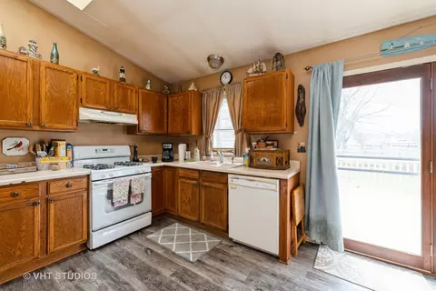 Kitchen - 507 4th Ave, Marengo, IL 60152 photo 2 of 3