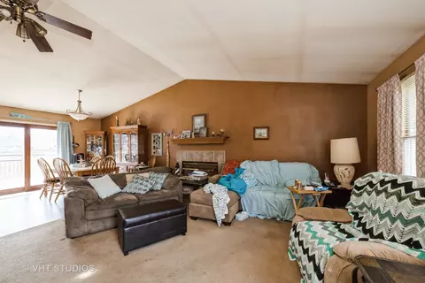 Living - 507 4th Ave, Marengo, IL 60152 photo 2 of 2