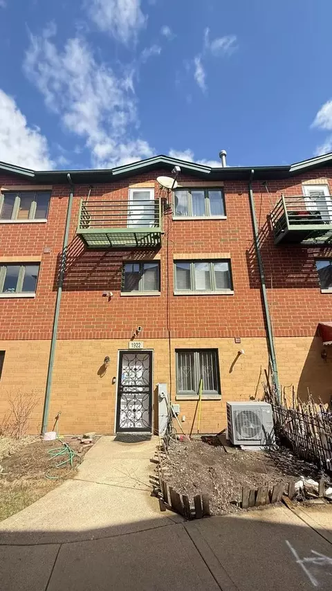 1922 S Young Pkwy, Chicago, IL 60616