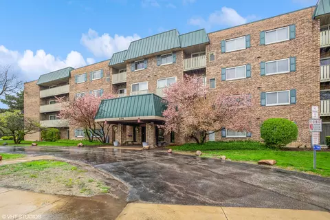 675 Grove Dr #204, Elk Grove Village, IL 60007