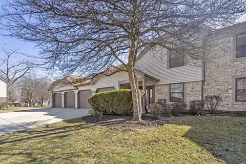 838 Stradford Cir #A2, Buffalo Grove, IL 60089