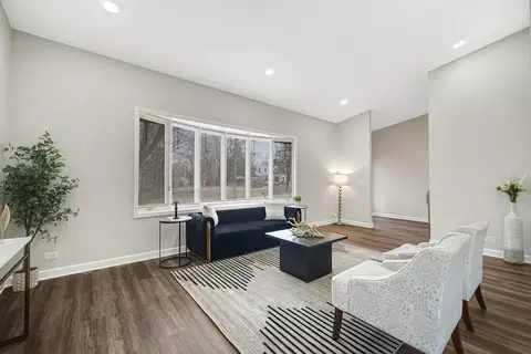 Living - 30 Cornwall Dr, Crete, IL 60417 photo 2 of 7