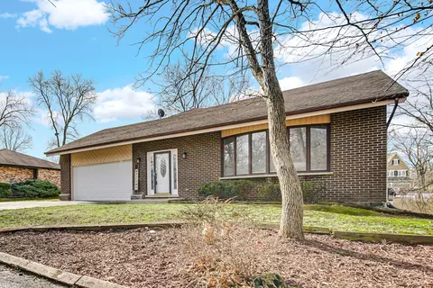 Exterior - 30 Cornwall Dr, Crete, IL 60417 photo 3 of 6