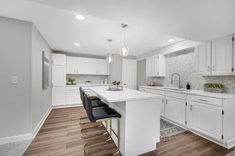 Kitchen - 30 Cornwall Dr, Crete, IL 60417 photo 5 of 7