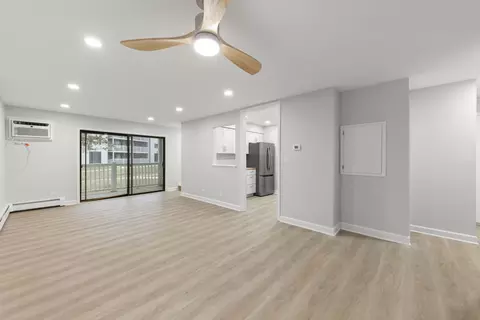 Living - 133 Gregory St #6, Aurora, IL 60504 photo 1 of 3