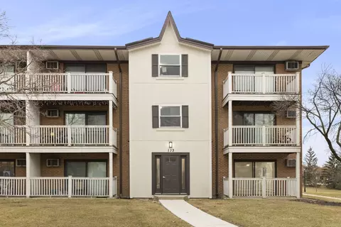 133 Gregory St #6, Aurora, IL 60504