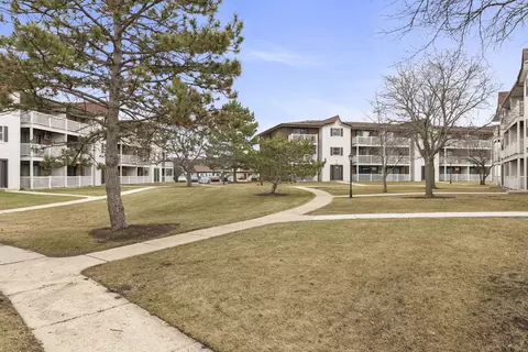 Exterior - 133 Gregory St #6, Aurora, IL 60504 photo 1 of 1