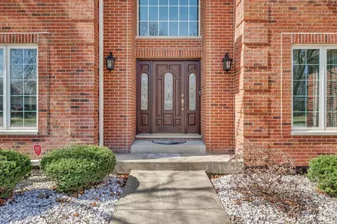 15920 Hometown Dr, Plainfield, IL 60586 photo 2