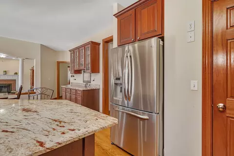 15920 Hometown Dr, Plainfield, IL 60586 photo 10