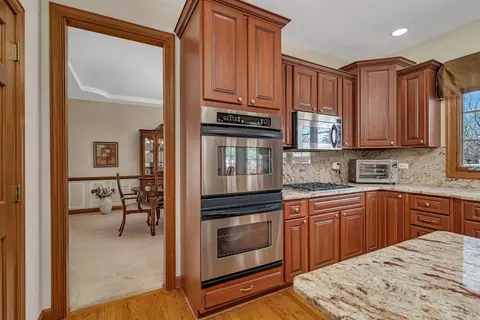 15920 Hometown Dr, Plainfield, IL 60586 photo 9