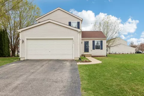 1879 Clarendon Ln, Aurora, IL 60504
