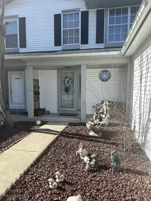 1010 Southbridge Ln, Schaumburg, IL 60194