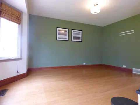 Living - 240 Springfield Ter, Des Plaines, IL 60018 photo 2 of 4