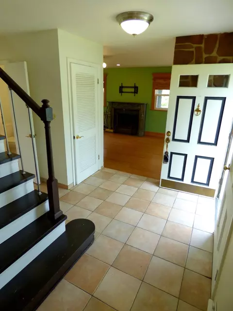 Entry Way - 240 Springfield Ter, Des Plaines, IL 60018 photo 1 of 2