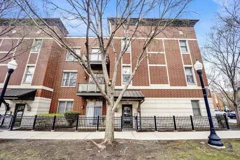 756 W 14th St #202, Chicago, IL 60607