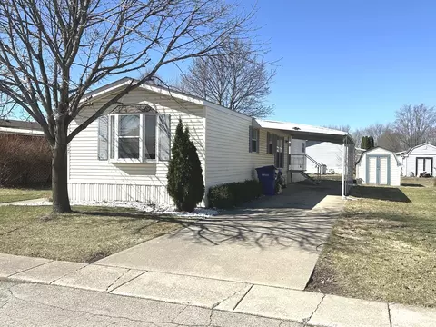 827 Pembrooke Ln, Dekalb, IL 60115