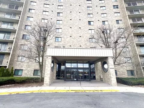 6340 Americana Dr #416, Willowbrook, IL 60527