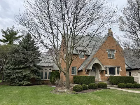182 S Kenmore Ave, Elmhurst, IL 60126