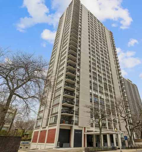 1455 N Sandburg Ter #2108B, Chicago, IL 60610