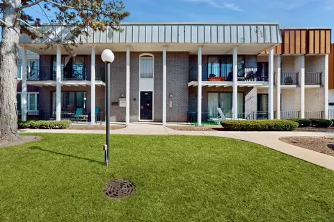 4121 W 98th St #1A, Oak Lawn, IL 60453