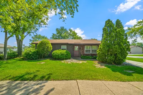 17433 Appletree Dr, Hazel Crest, IL 60429