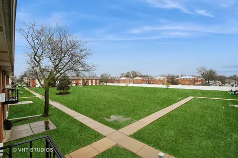 Exterior - 9546 Dee Rd #2F, Des Plaines, IL 60016 photo 1 of 1