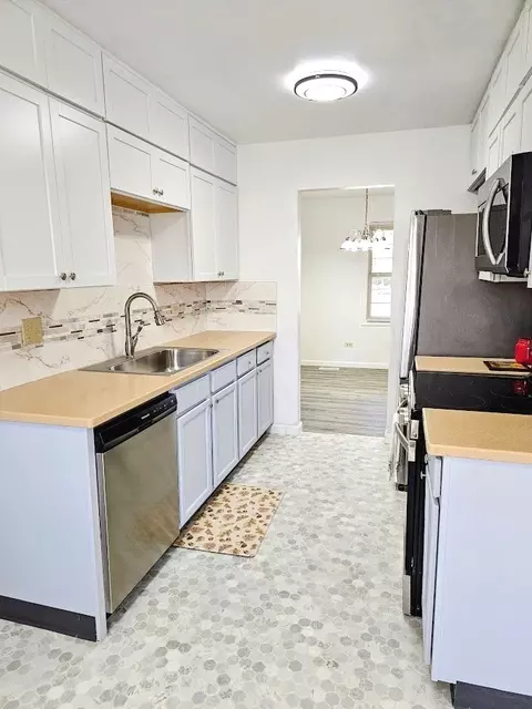 Kitchen - 4208 Sumter Dr, Matteson, IL 60443 photo 3 of 5