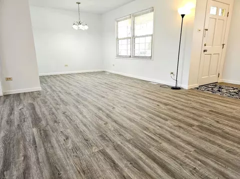 Living - 4208 Sumter Dr, Matteson, IL 60443 photo 2 of 5
