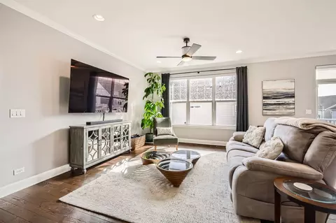 Living - 217 Sunset Ln, Addison, IL 60101 photo 2 of 3
