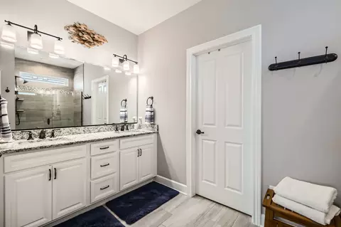 Bath - 217 Sunset Ln, Addison, IL 60101 photo 2 of 3