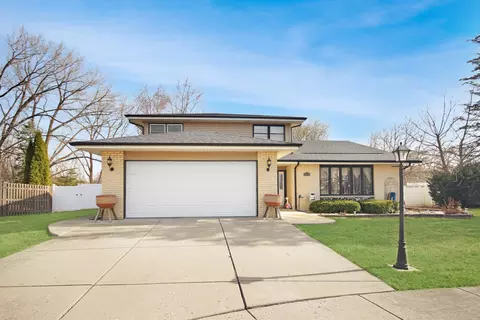 8430 Loveland Ln, Palos Hills, IL 60465