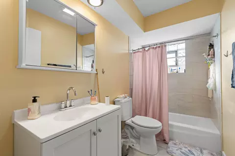 Bath - 233 S Hale St, Addison, IL 60101 photo 3 of 4