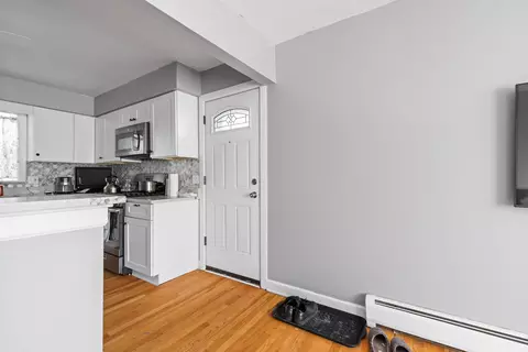 Entry Way - 233 S Hale St, Addison, IL 60101 photo 1 of 2