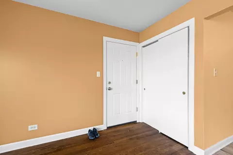 Entry Way - 233 S Hale St, Addison, IL 60101 photo 2 of 2