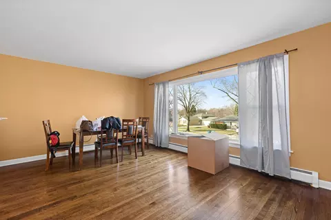 Living - 233 S Hale St, Addison, IL 60101 photo 2 of 3