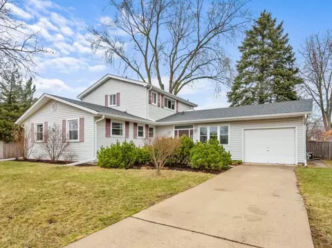 573 Cherokee Ct, Carol Stream, IL 60188
