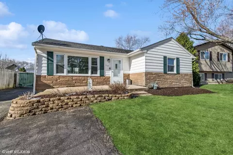 332 Lakewood Dr, Antioch, IL 60002