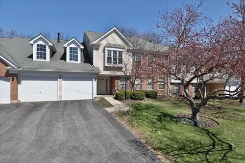 814 Butternut Ln #A, Mount Prospect, IL 60056