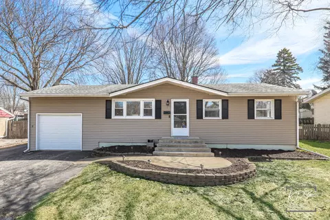 324 S 14th St, Saint Charles, IL 60174