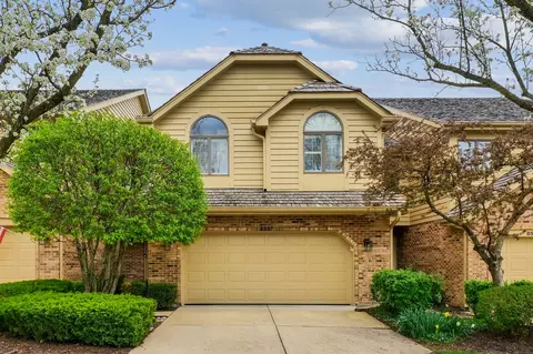 8537 Thistlewood Ct, Darien, IL 60561