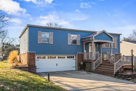 902 Marietta Dr, Mahomet, IL 61853