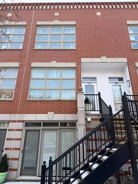 855 W Erie St #125, Chicago, IL 60642