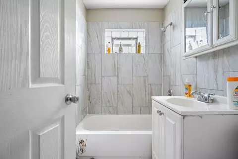 Bath - 5211 S 73rd Ct, Summit, IL 60501 photo 2 of 3